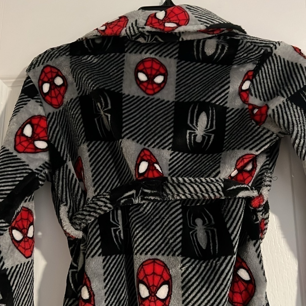 Spiderman Kids unisex bath robe size small in red grey & black fuzzy pajamas - Picture 8 of 11